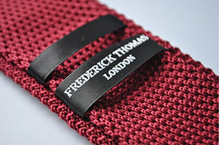 Frederick Thomas plain maroon knitted tie