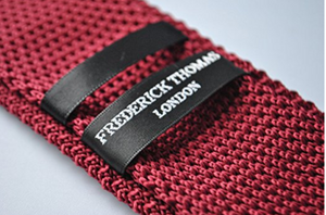 Frederick Thomas plain maroon knitted tie