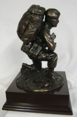 KNEELING COMBAT BRONZE RESIN STATUE WITH BERET
